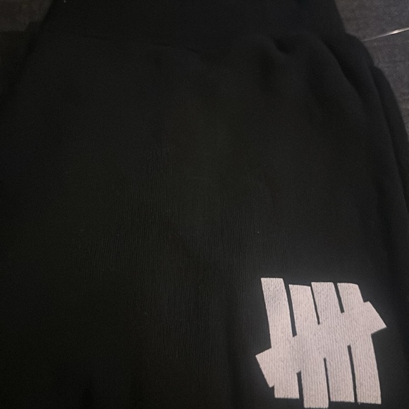 NWOT Men’s Undefeated  logo Sweatpants size M - Picture 5 of 9